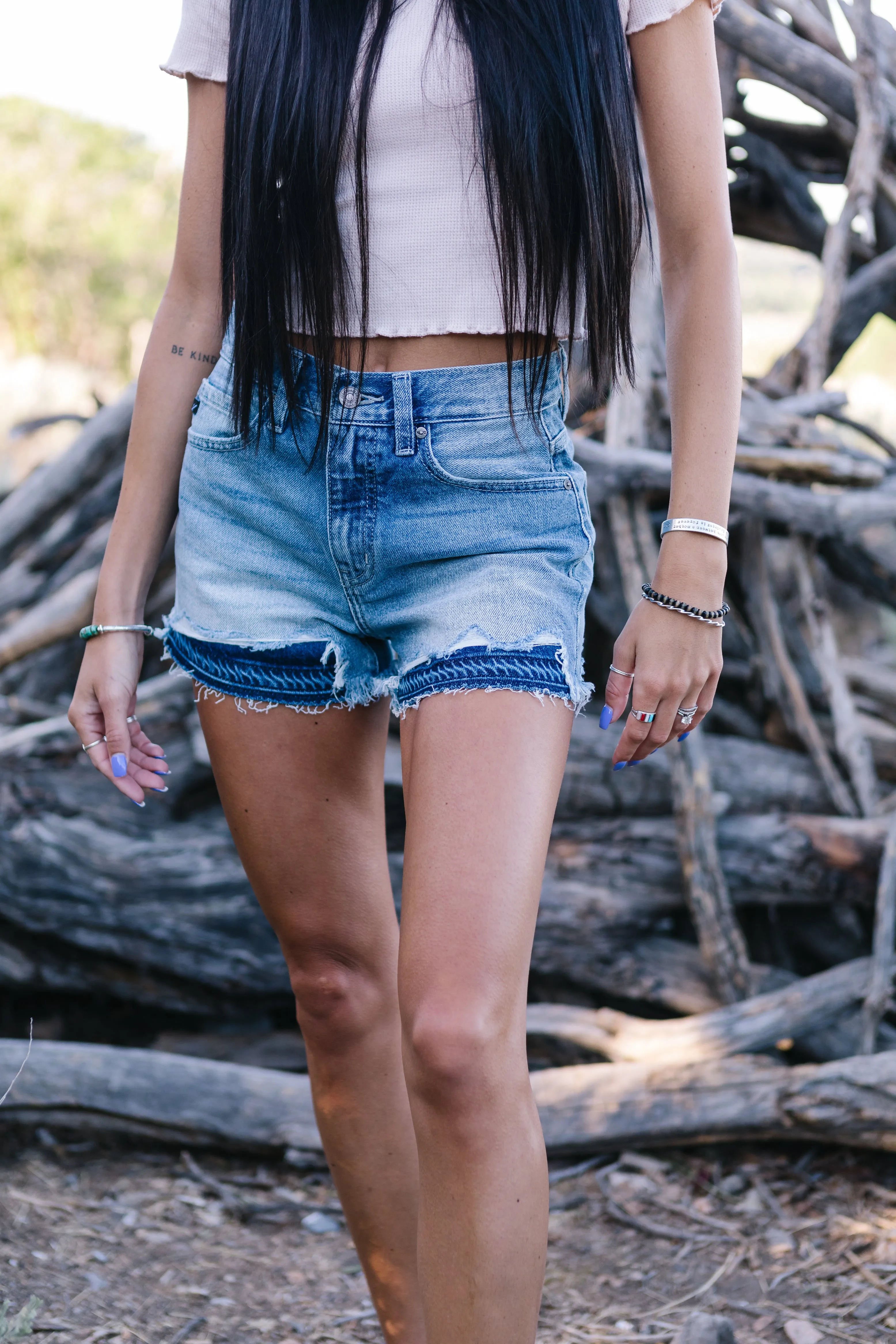 Honolulu Released-hem Shorts by KanCan