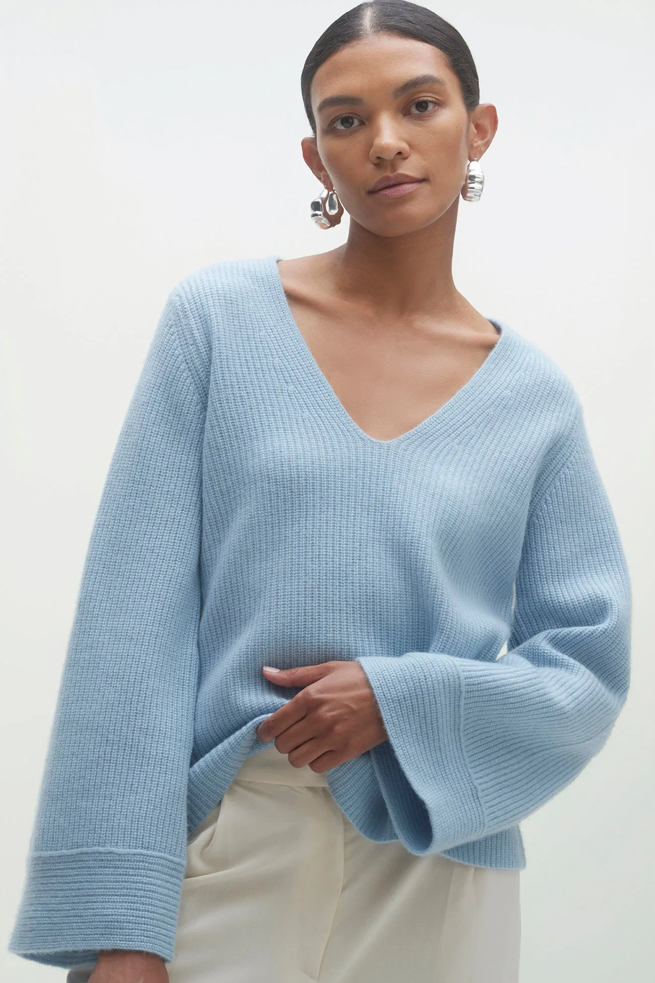 JANET V-NECK CASHMERE SWEATER